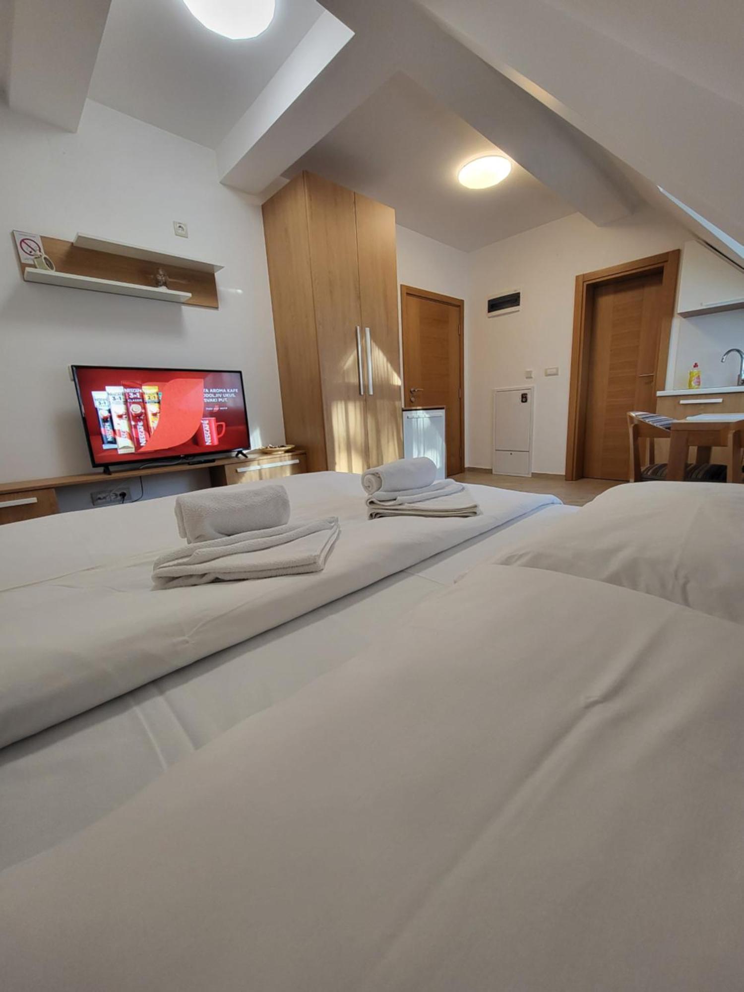 Lovac Apartmani Zlatibor Buitenkant foto